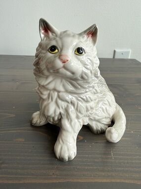 Vintage ceramic or porcelain Persian cat figurine